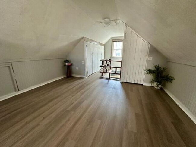 Building Photo - 3 bed, 1 bath home for rent in Waterloo