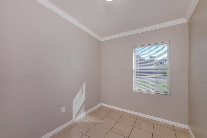 Building Photo - 259 NW 30th Ave