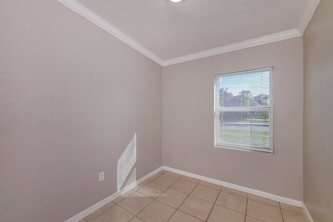 Building Photo - 259 NW 30th Ave