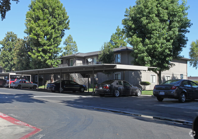 Building Photo - Sandpiper Village