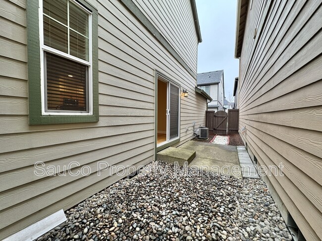 Building Photo - 322 SW Marsuda Terrace