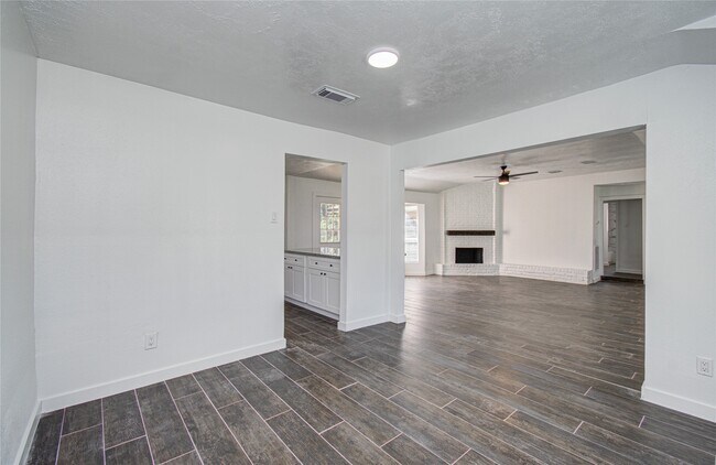 Building Photo - 2540 River Ridge