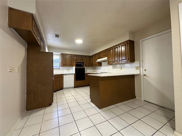 Building Photo - 1900 Tree House Ln