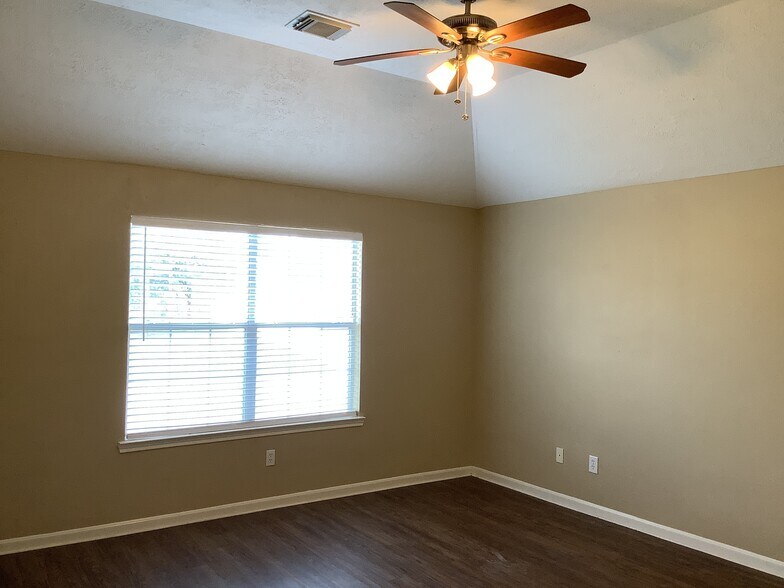 Building Photo - 13709 Bighorn Trl