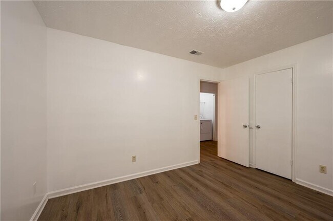 Building Photo - 406 Wall St