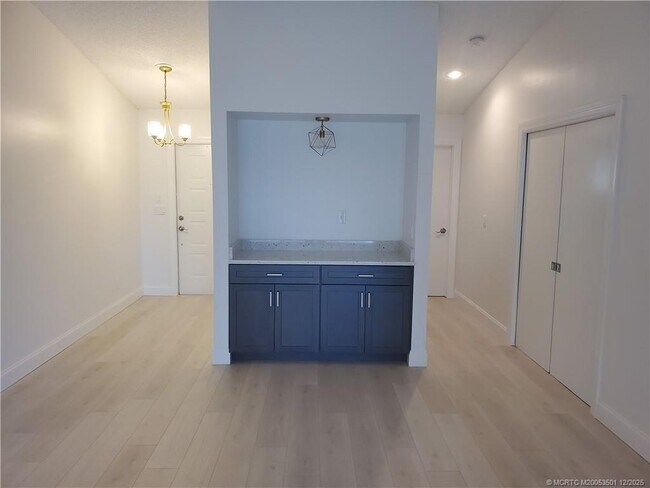 Building Photo - 3159 SW Sunset Trace Cir