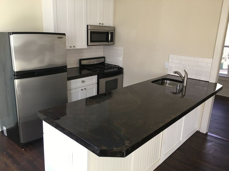 four piece appliance suite - 317 Laurel Street West