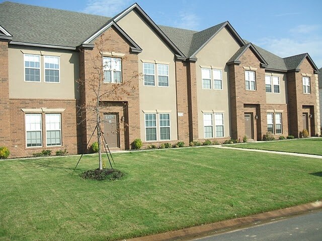Building Photo - 954 E Craighead Forest Rd