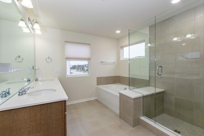 Building Photo - 717 Risdon Trail S