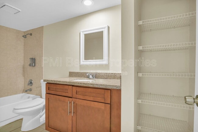 Building Photo - 2333 Waterside Dr