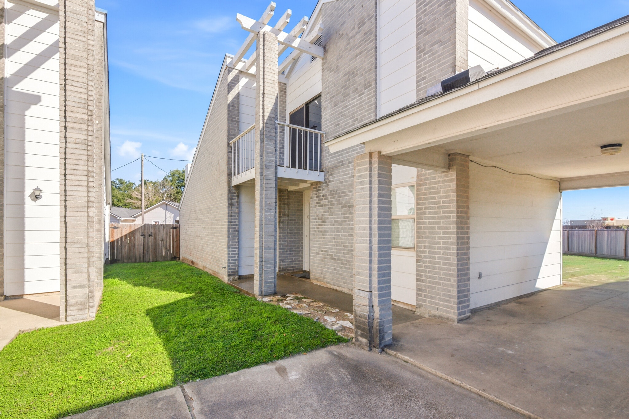 Building Photo - 202 Teakwood Dr