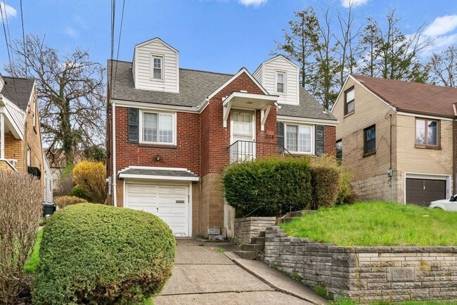 Building Photo - Recently Updated Single Family 3 Bedroom Home.  Available June 10th!