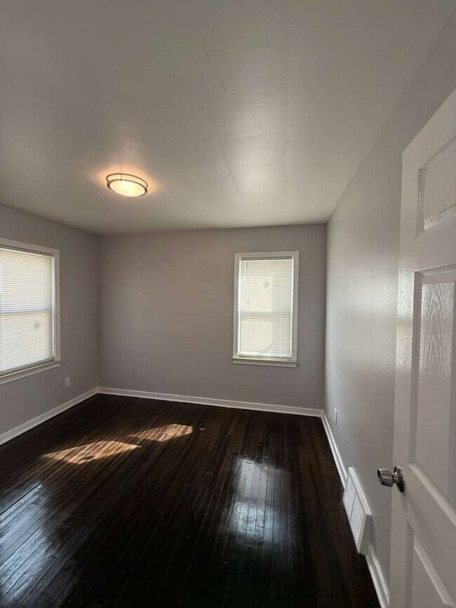 Building Photo - 9054 Grandville Ave