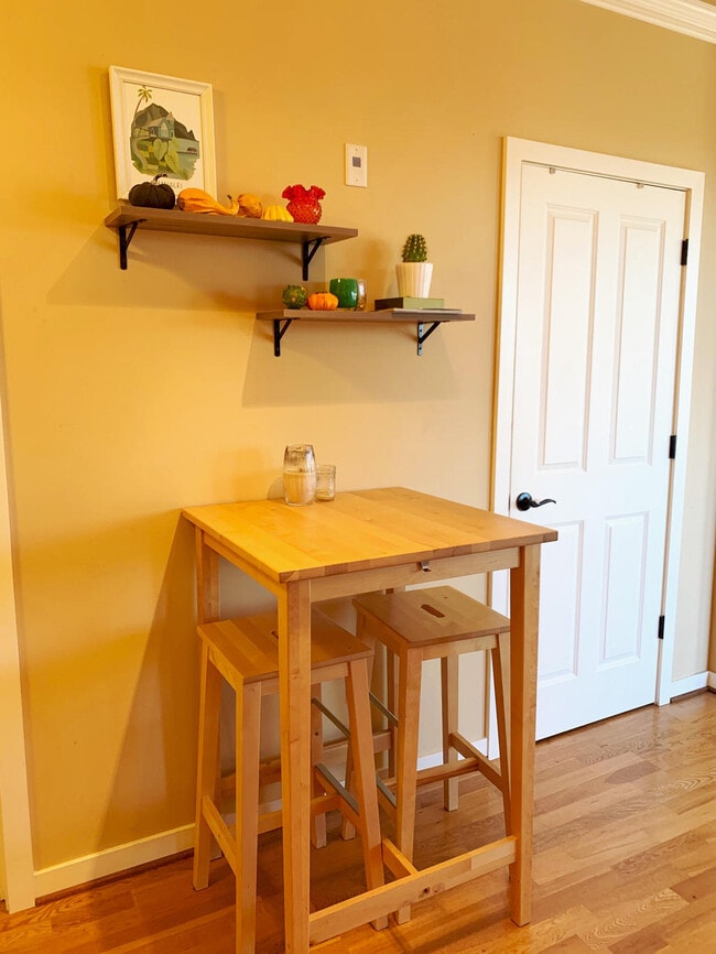 Building Photo - The Dakota Condominiums - 1 bedroom