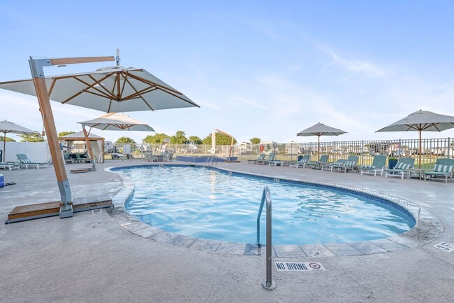 Building Photo - Charming 1BR plus bonus room, 2 full bath ...
