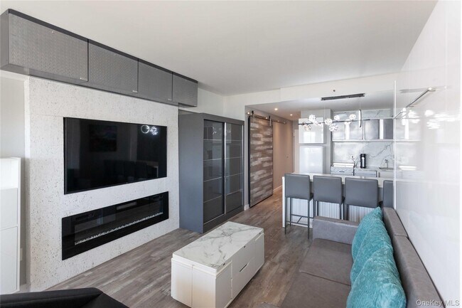 Building Photo - 250 Shore Rd