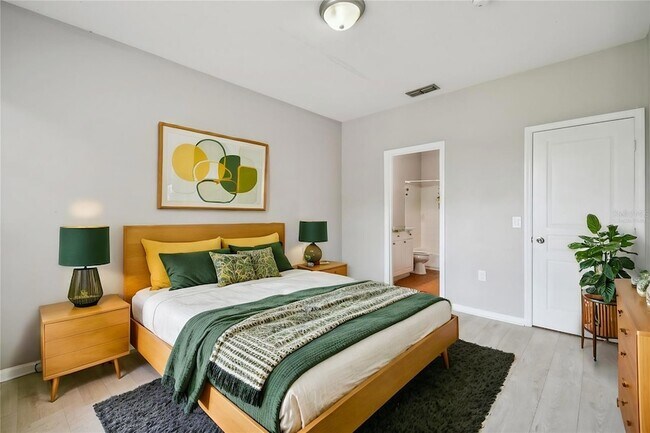 Building Photo - 9405 Crescent Loop Cir