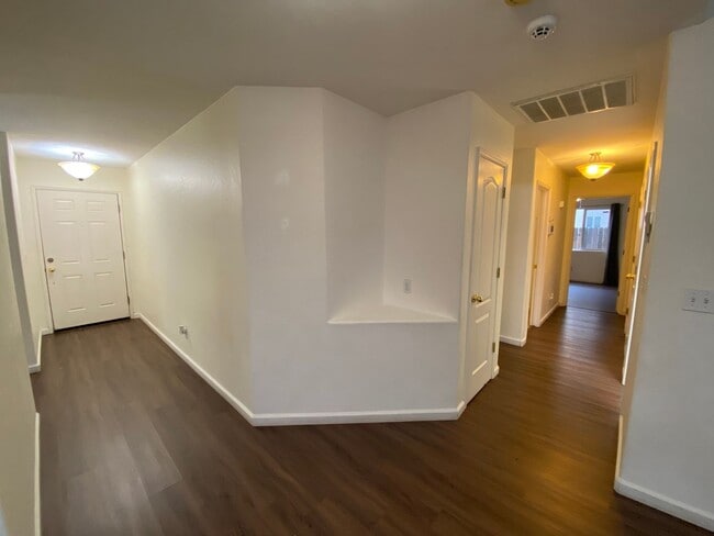 Building Photo - NW Visalia Home coming soon!!