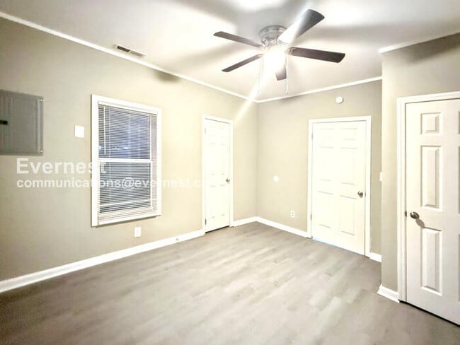 Building Photo - 3335 31st Pl N