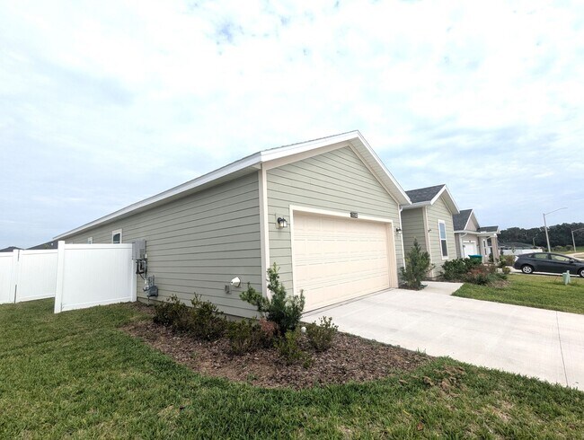 Building Photo - Beautiful newer-construction 4-bedroom, 3-bath home located in Trailhead Landing
