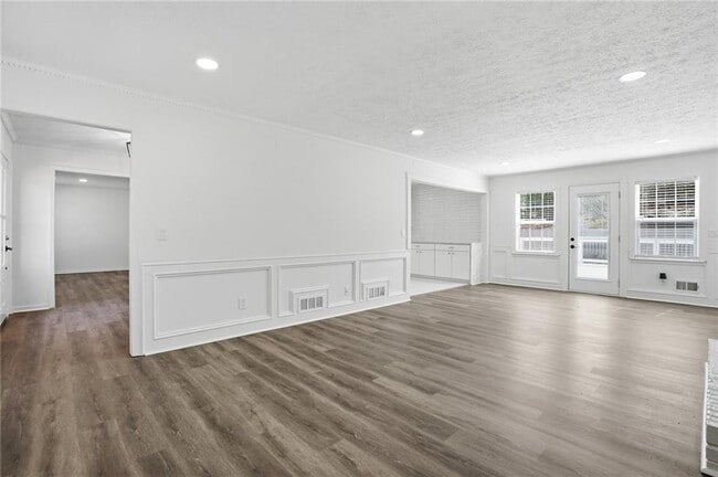 Building Photo - 313 Summit Ridge Dr