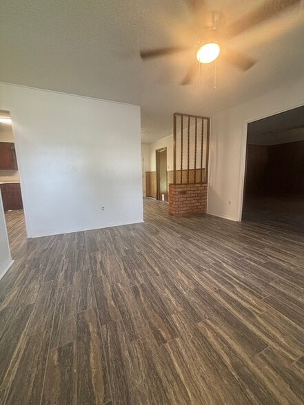 Building Photo - 606 Theresa St
