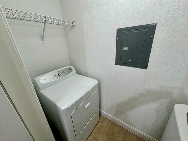 Building Photo - 5533 Chrishire Way