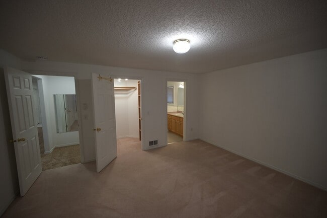 Building Photo - Charming 2 Bed, 2 Bath Condo in Sequim, WA