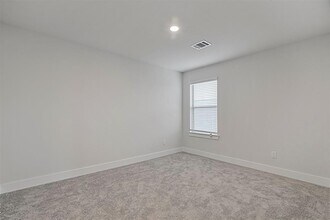 Building Photo - 10638 Whitejacket