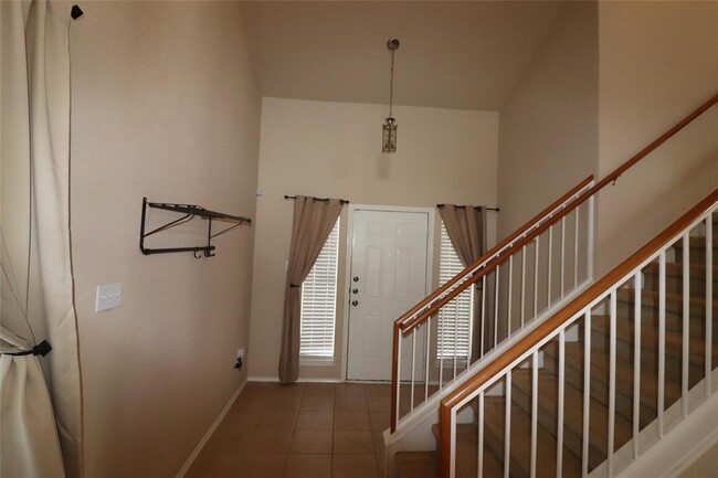 Building Photo - 1012 Gentry Dr
