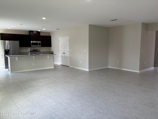 Building Photo - 474 San Filippo Dr SE