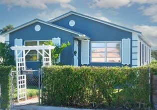 Building Photo - 126 S E St