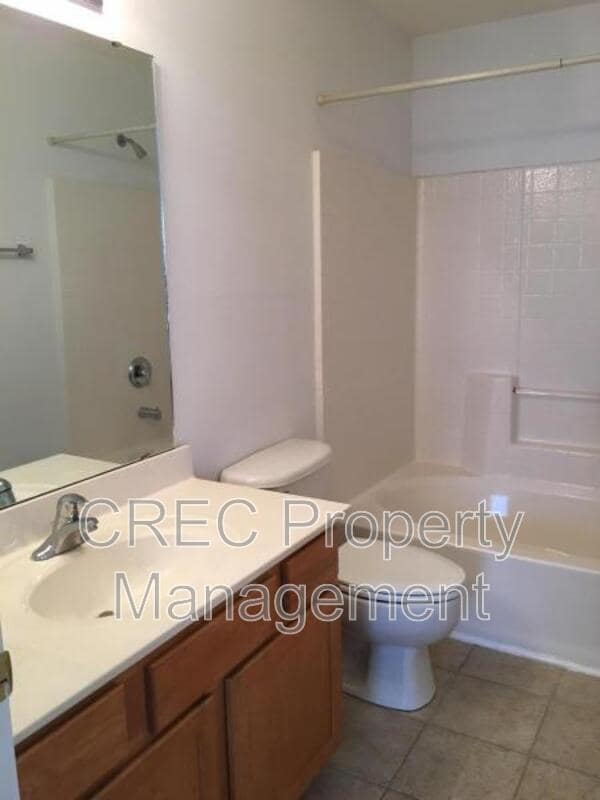 Building Photo - 146 Darcy Ave