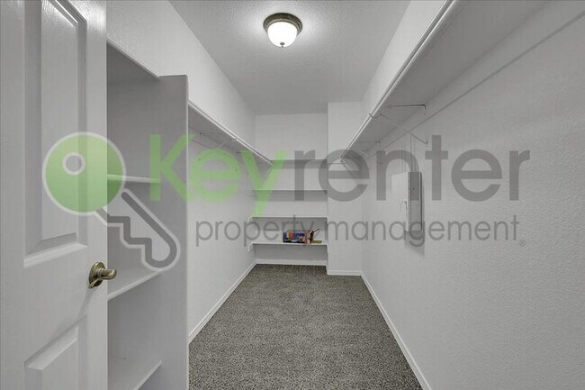 Building Photo - 1330 Kingswood Dr