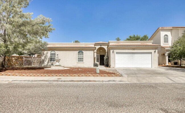 Building Photo - Short Term leases optionn4 Bedrooms 3 baths( near by Sunland Park Dr & Mesa St)