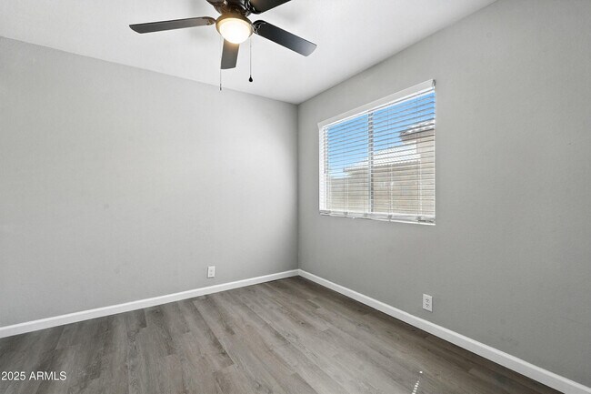 Building Photo - 1424 E Binner Dr