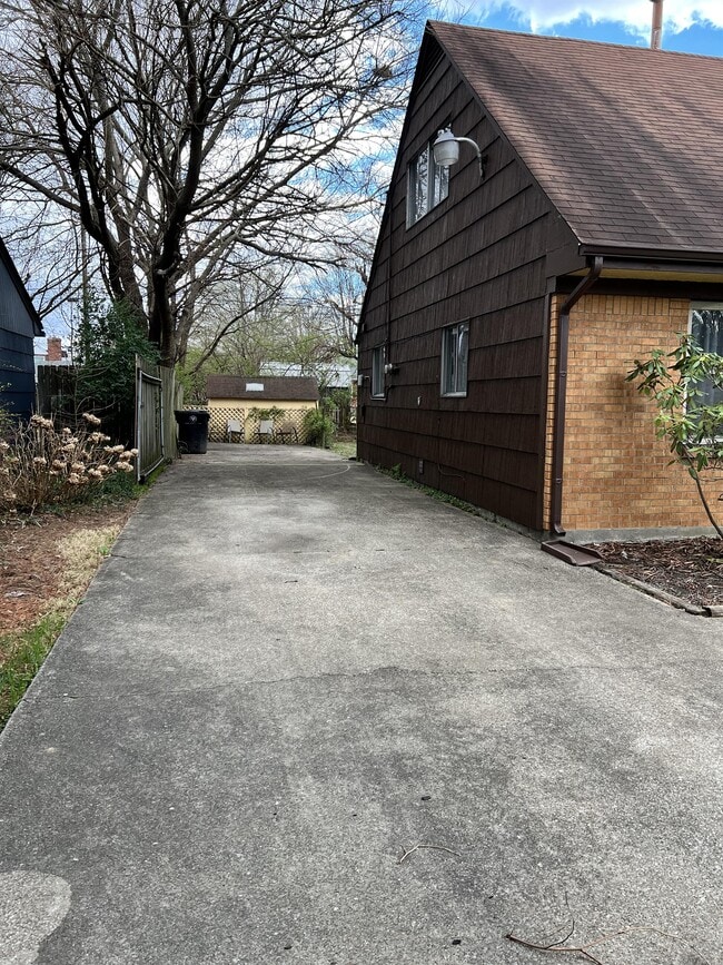 Building Photo - 3122 Commander Dr