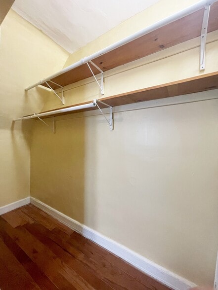 Building Photo - 1834 River St