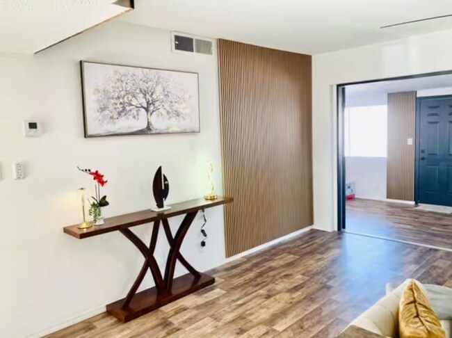Building Photo - Fully Furnish beautiful home