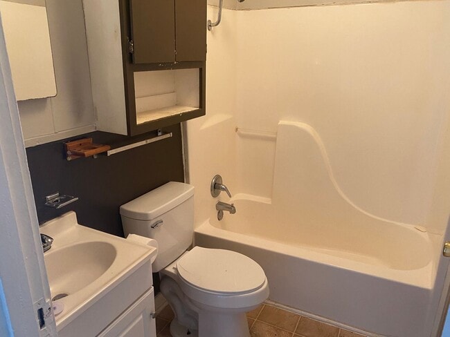 Building Photo - 809-811 E. Cherry St.