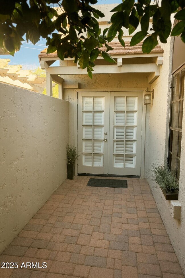 Building Photo - 8100 E Camelback Rd