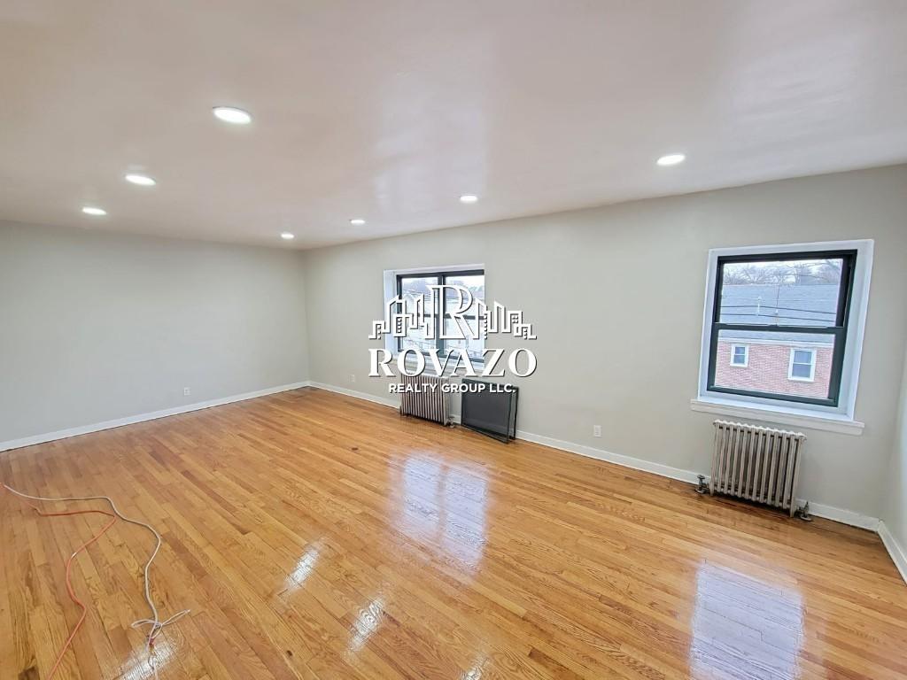 Building Photo - 365 Schley St