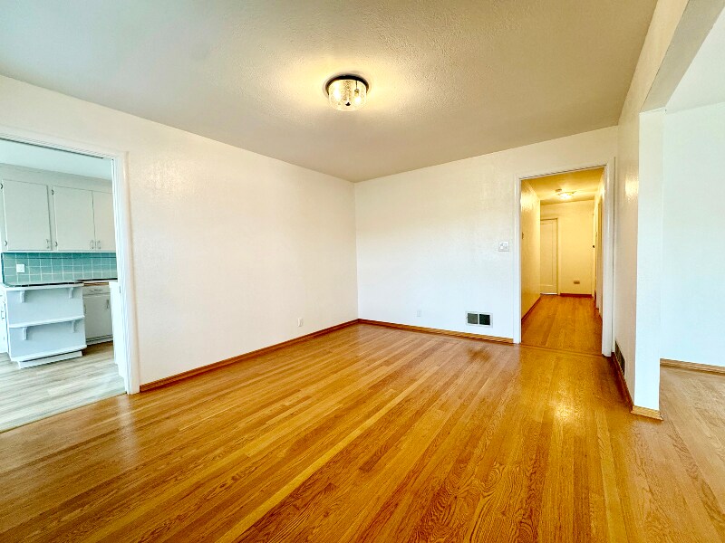 Building Photo - 153 Edgemont Ave