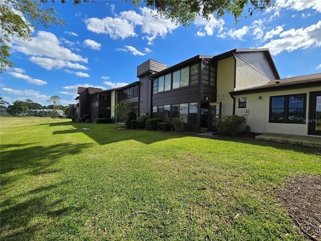 Building Photo - 520 Fairways Cir
