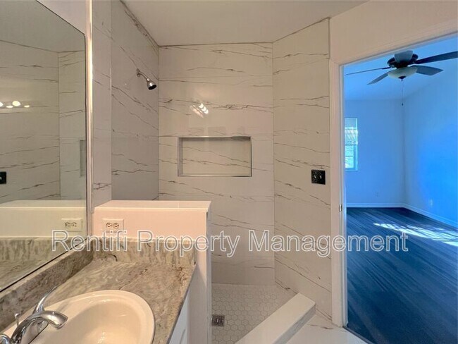 Building Photo - 10036 Poppy Hill Dr