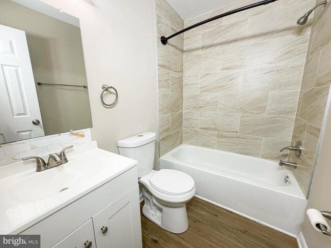 Building Photo - 13405 Shady Knoll Dr