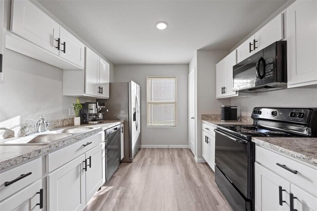 Building Photo - 2849 Golf Crest Dr