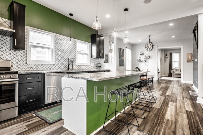 Building Photo - 1547 Hoyt Ave