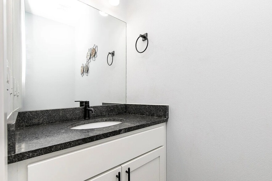 Building Photo - 481 10th St