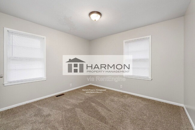 Building Photo - 4516 S Elizabeth Ave